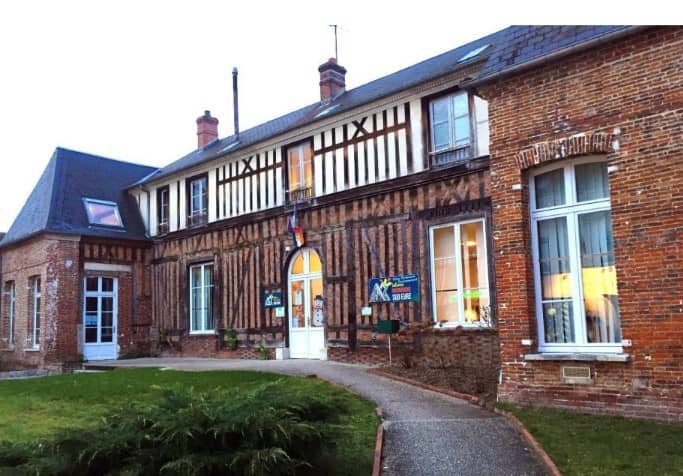 Maison de santé pluridisciplinaire à Breteuil-sur-Iton : réhabilitation d’une Maison Normande de 606 m² pour accueillir plusieurs professionnels de santé.