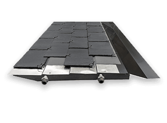 Capteur THERMOSLATE® Design breveté pour une intégration parfaite sur n’importe quelle toiture en ardoise naturelle, avec une pente supérieure à 22º. cupapizarras