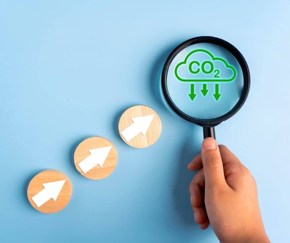 Maîtrisez les exigences de la thématique carbone (Séquence 4) de la RE2020. Découvrez les indicateurs clés (IC construction, IC énergie) et nos conseils pour réussir vos ACV.